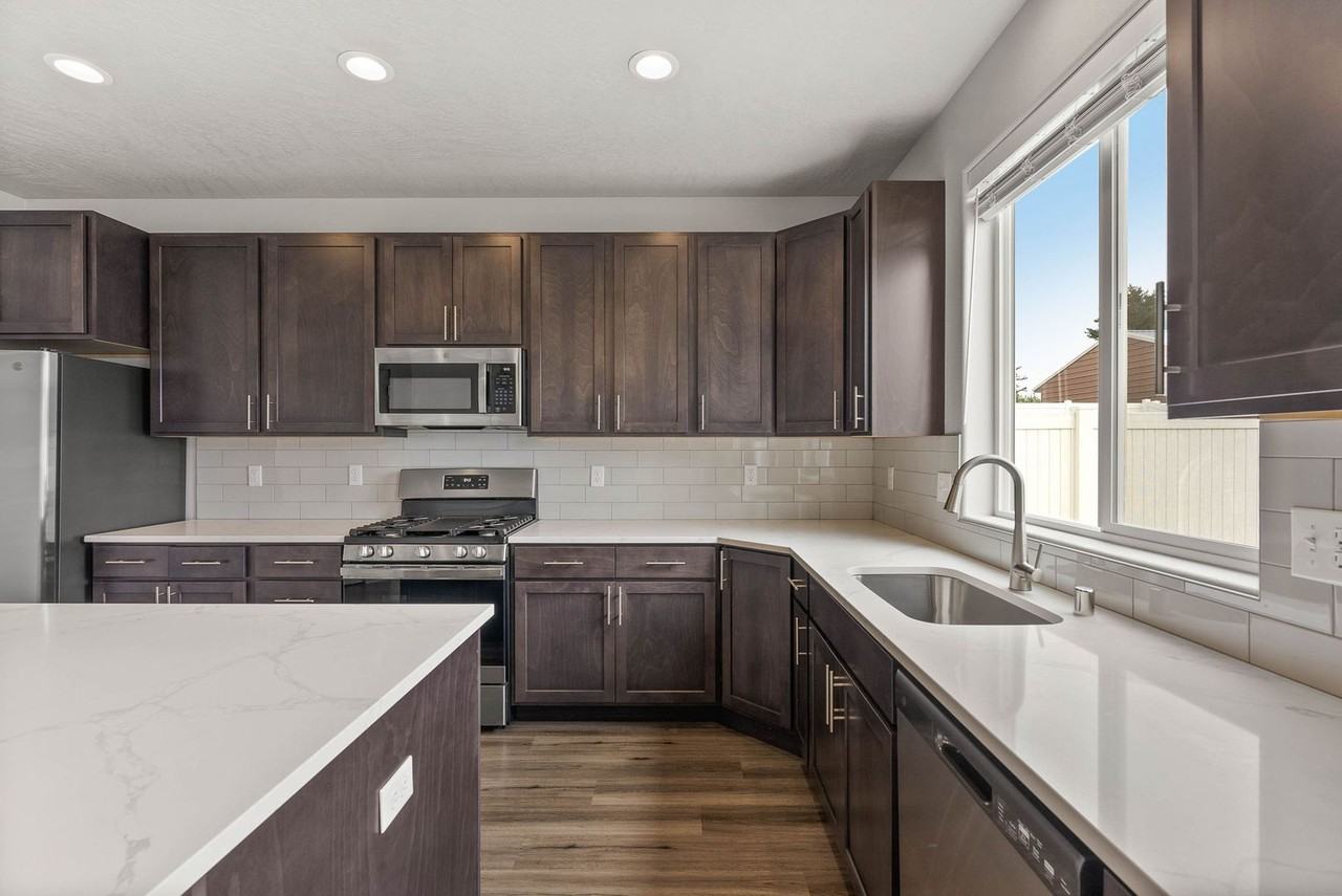 17502 E Maxwell Ave - Photo 5 of 40