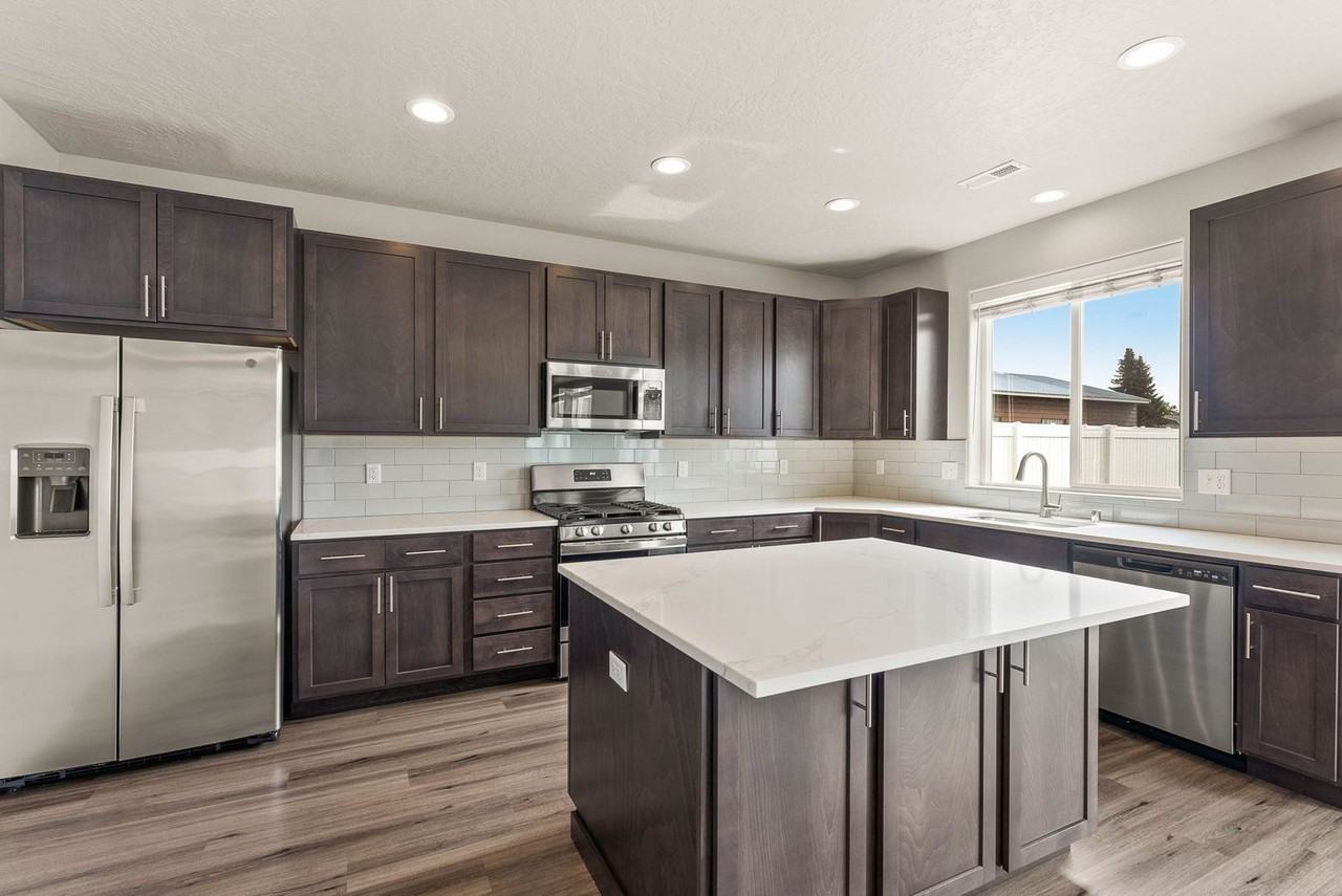 17502 E Maxwell Ave - Photo 6 of 40