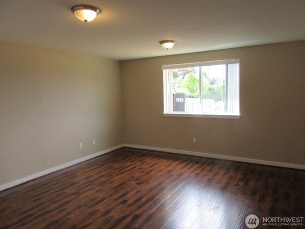 2211 Ne 7th St - Photo 5 of 9