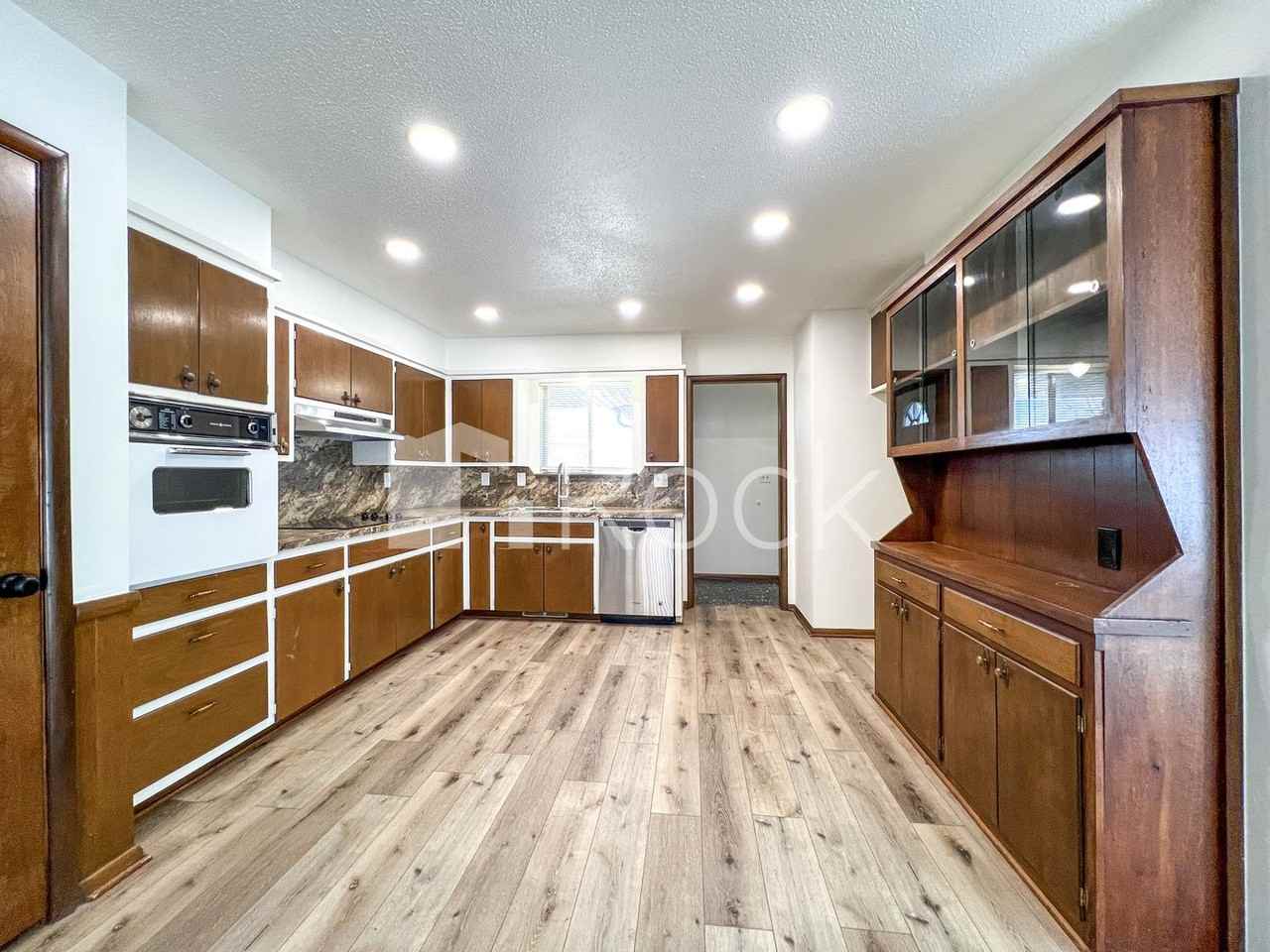 7604 Nw 27th St - Photo 3 of 25