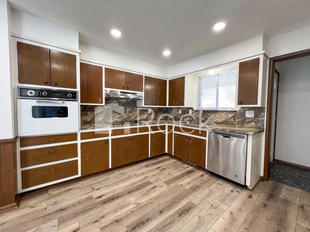 7604 Nw 27th St - Photo 5 of 25
