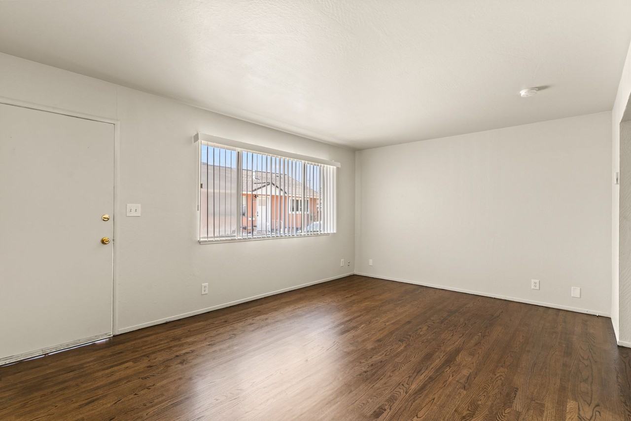1545 166th Ave - Photo 2 of 13