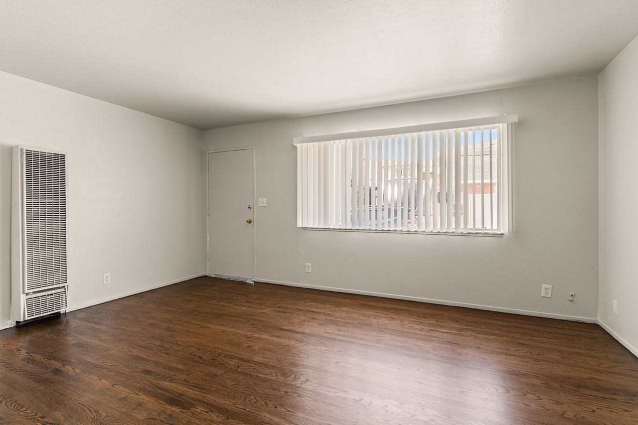 1545 166th Ave - Photo 3 of 13