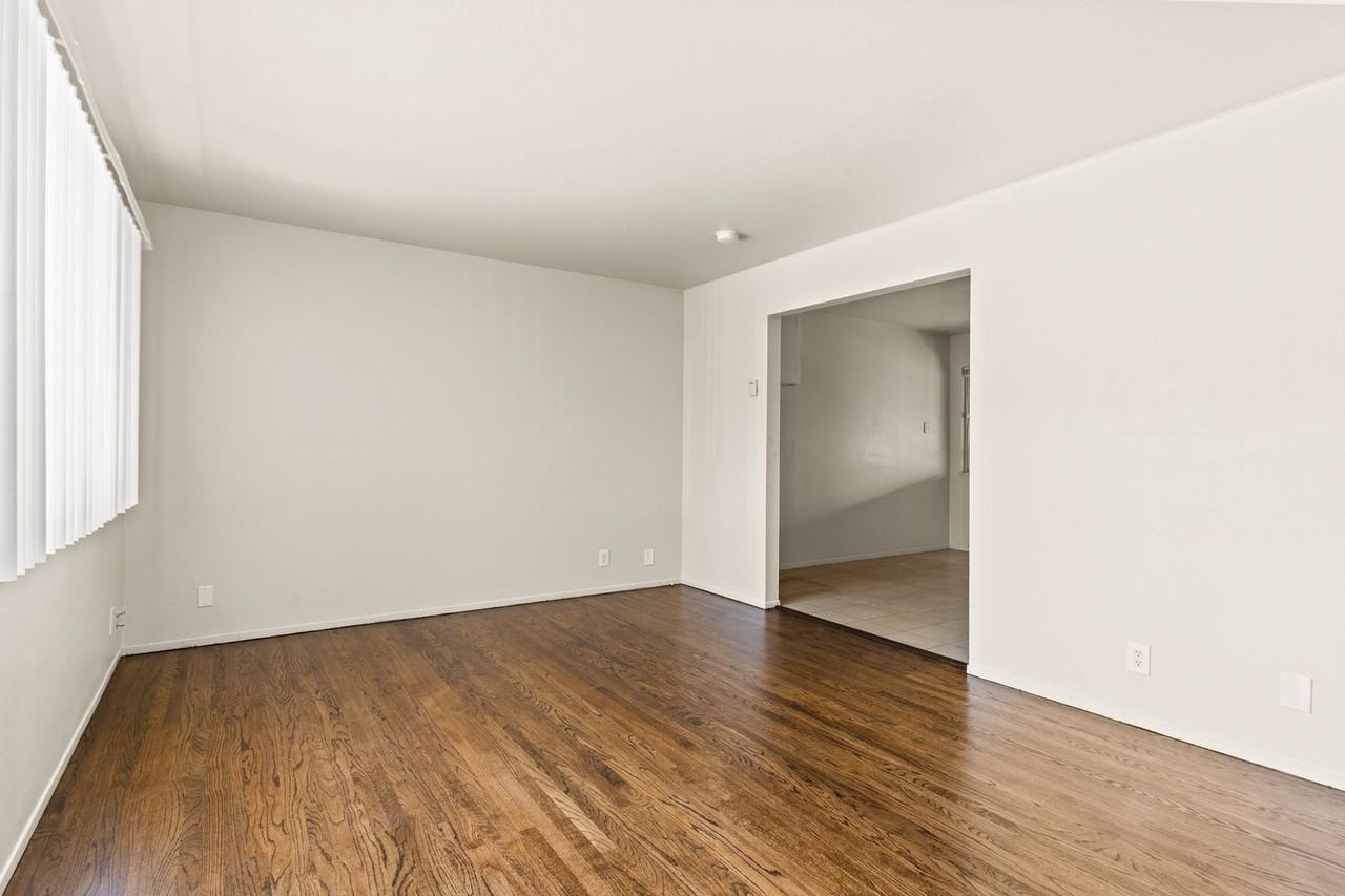 1545 166th Ave - Photo 5 of 13