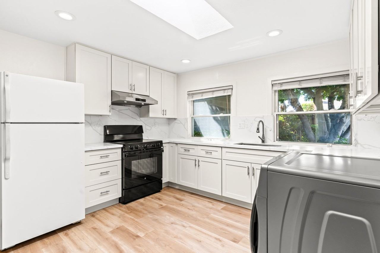 19546 Santa Maria Ave - Photo 2 of 7