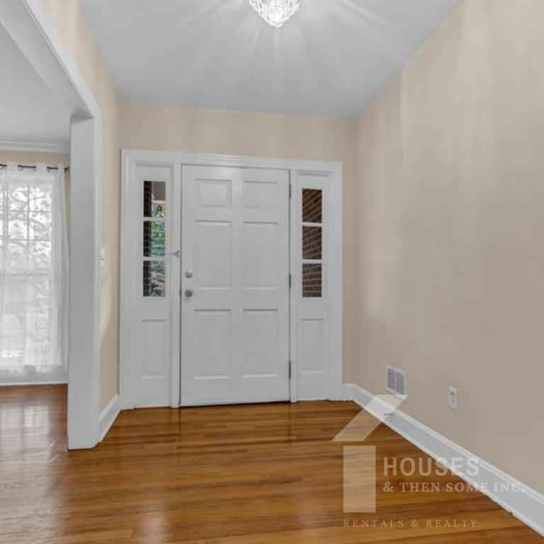 935 Rutherford Rd - Photo 2 of 23