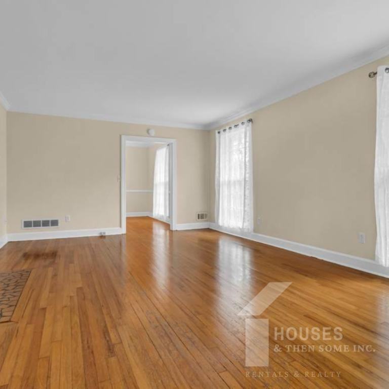 935 Rutherford Rd - Photo 3 of 23