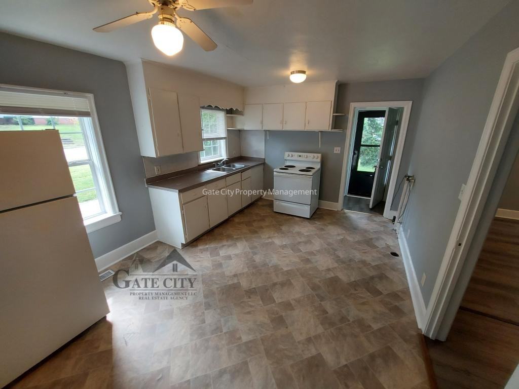 503 Arlington St - Photo 3 of 10