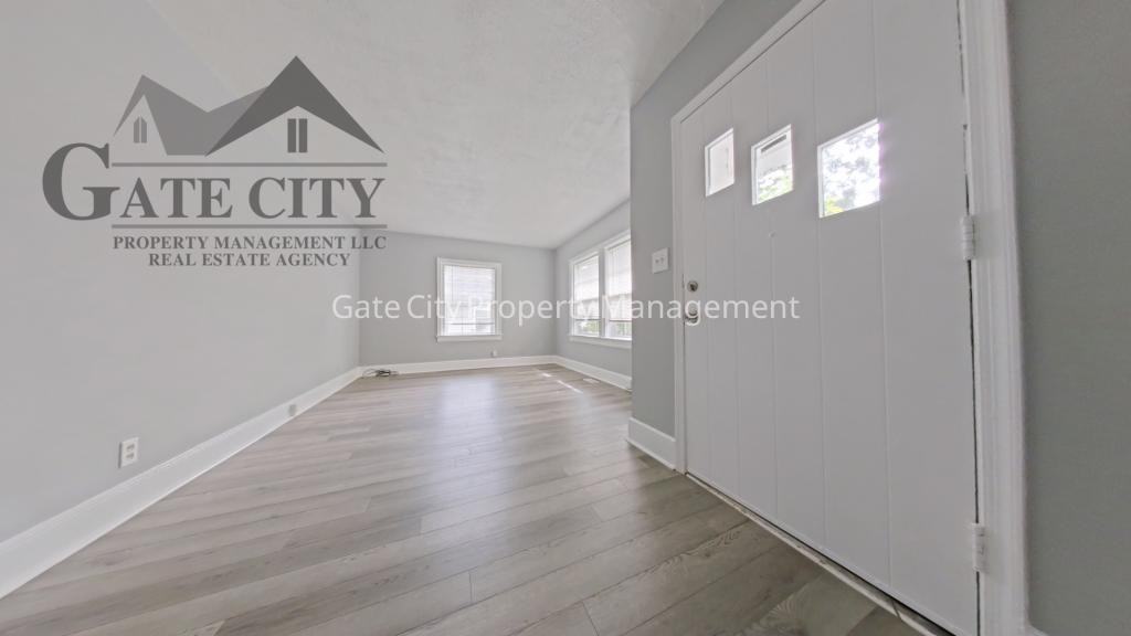 503 Arlington St - Photo 5 of 10