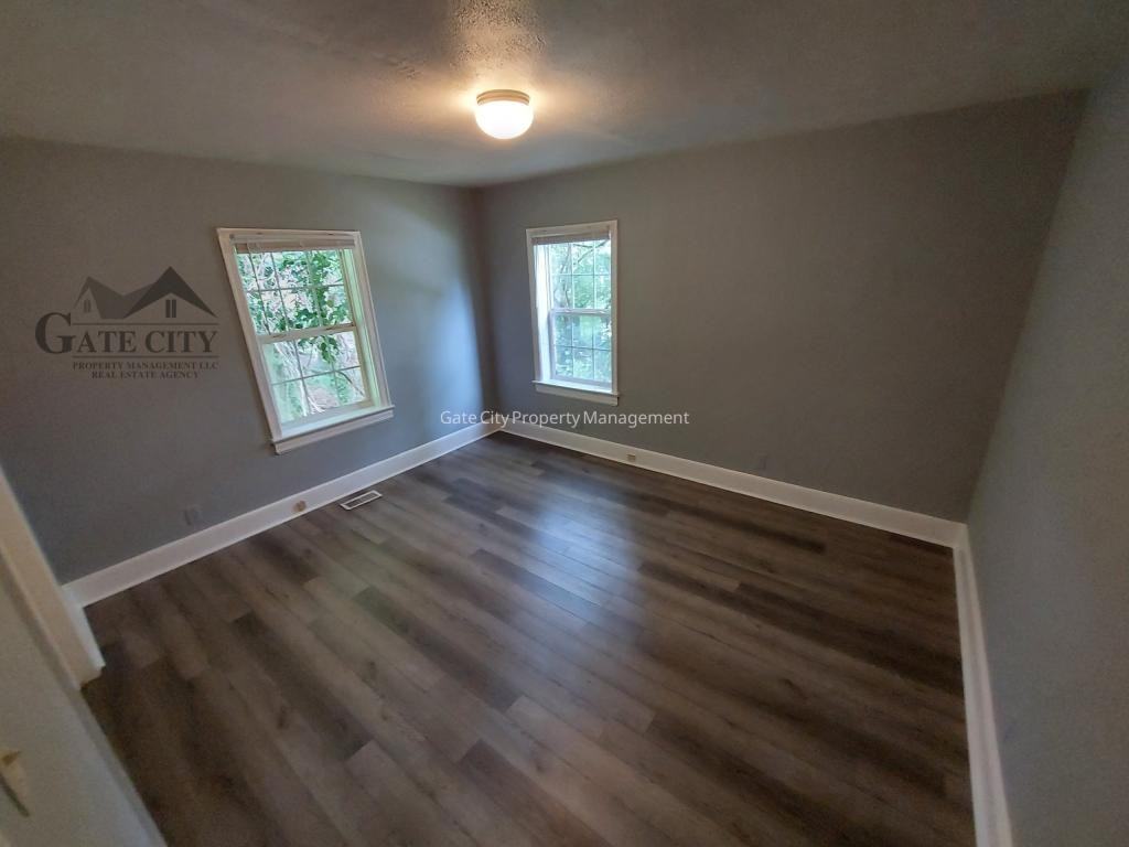 503 Arlington St - Photo 7 of 10