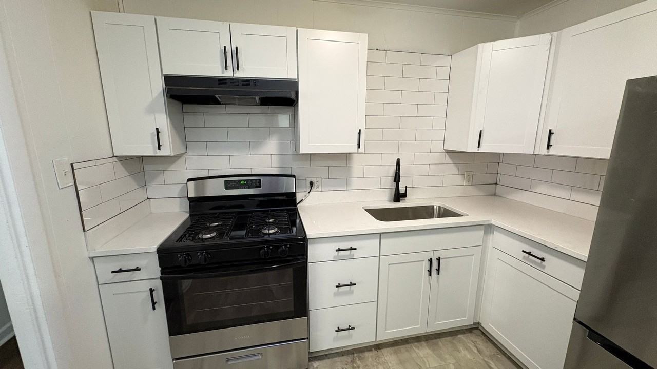 7406 Twin Oaks Rd - Photo 3 of 18