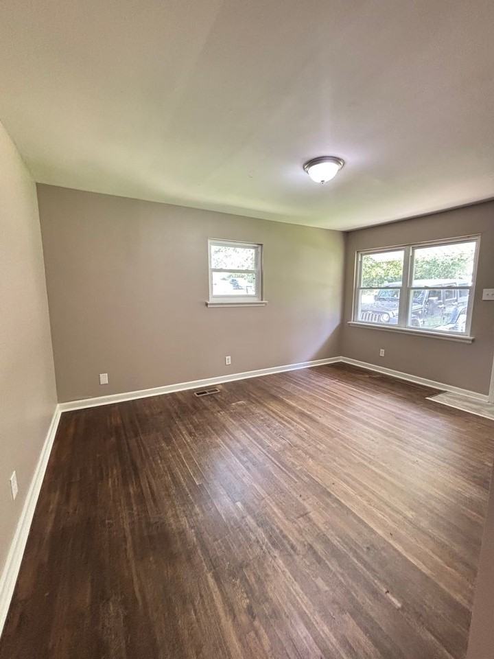 7406 Twin Oaks Rd - Photo 4 of 18
