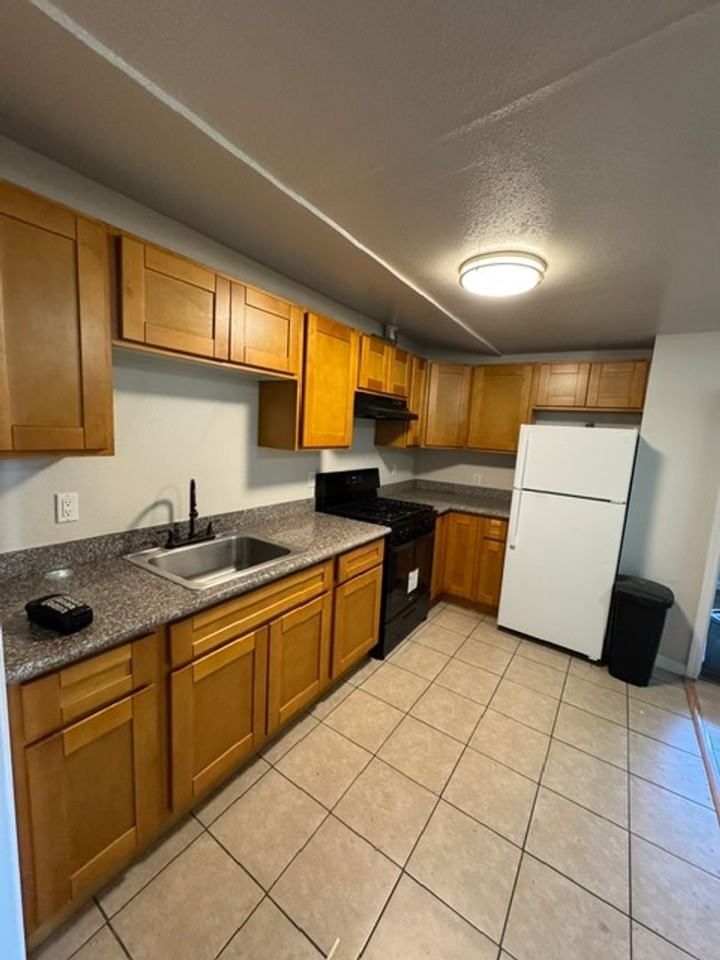 1621 Sumatra St - Photo 3 of 11