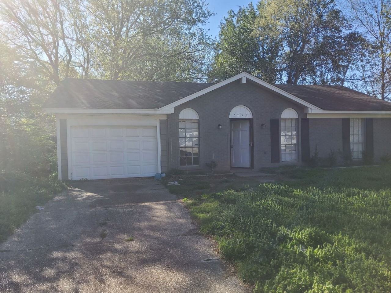 5259 Cedar Bluff Dr - Photo 2 of 16