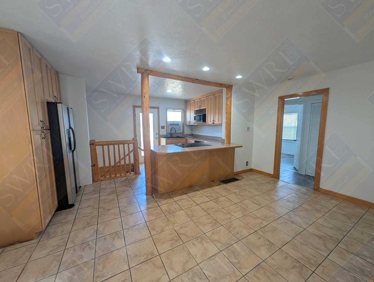 1036 Mckinley Ave - Photo 2 of 16