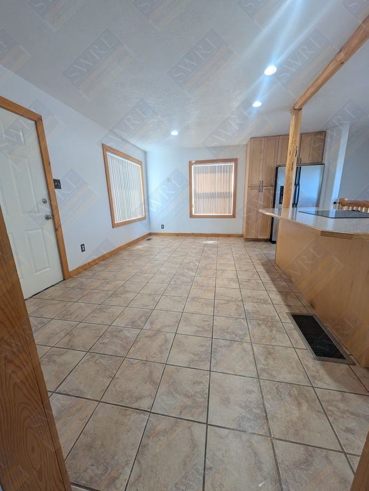 1036 Mckinley Ave - Photo 3 of 16