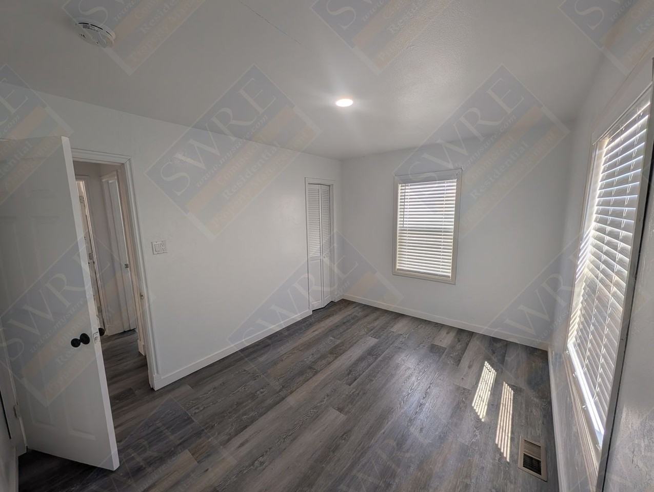 1036 Mckinley Ave - Photo 5 of 16
