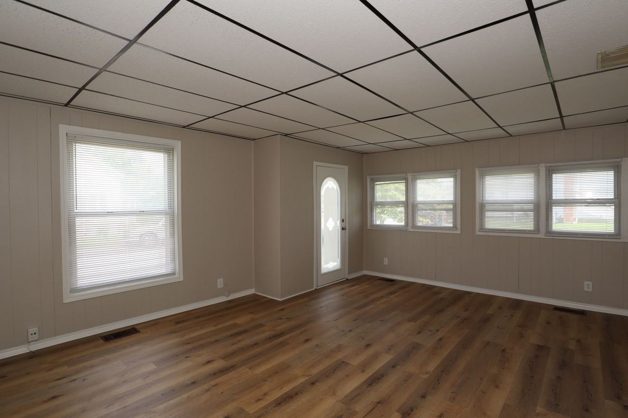 917 W Jackson St - Photo 2 of 19