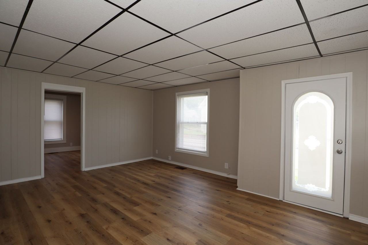 917 W Jackson St - Photo 4 of 19