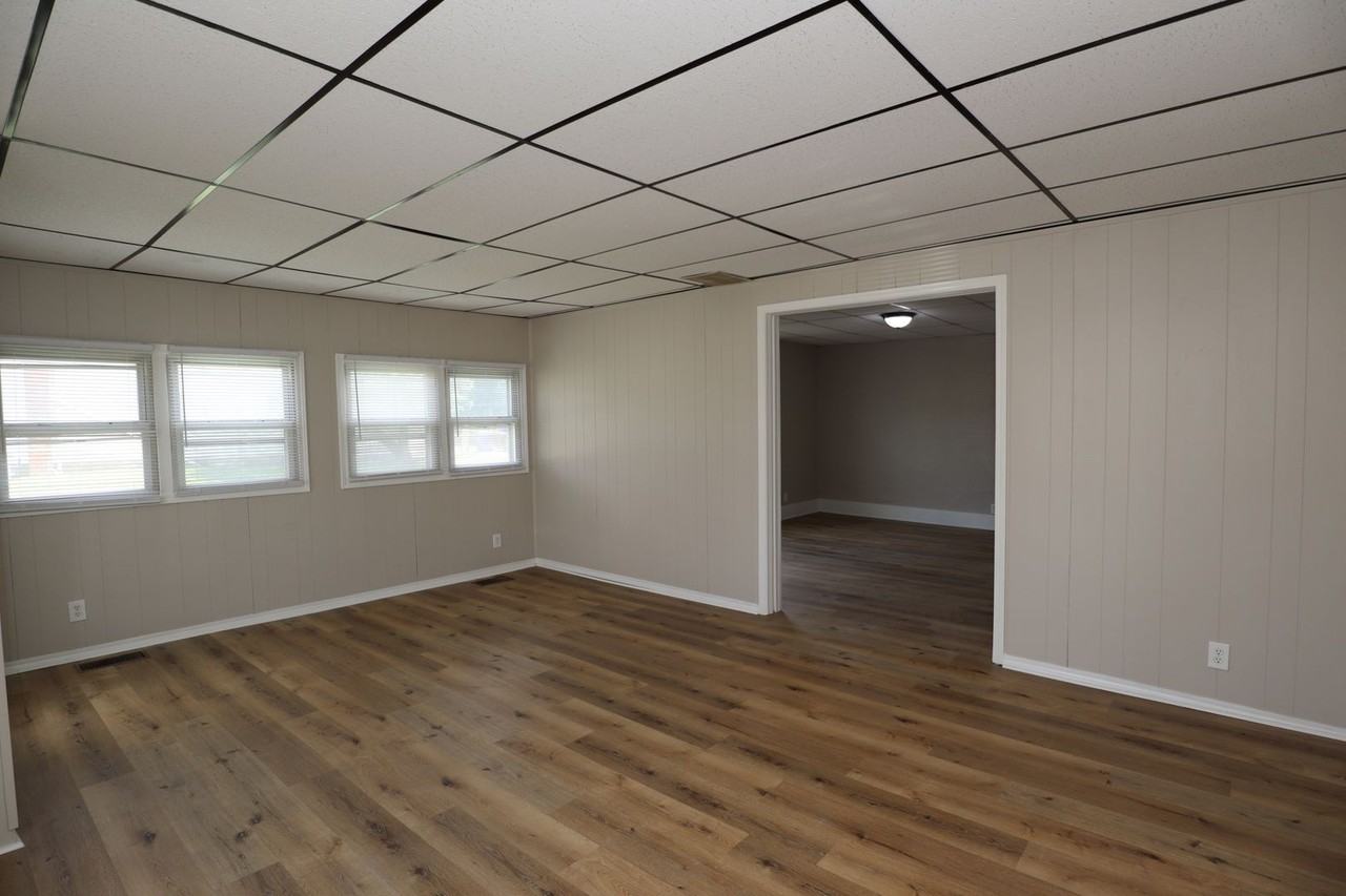 917 W Jackson St - Photo 3 of 19