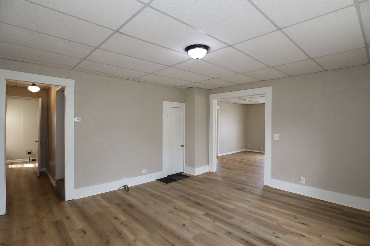 917 W Jackson St - Photo 5 of 19