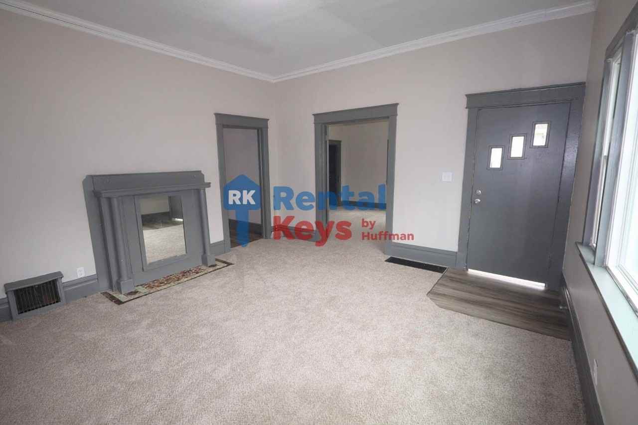 513 S Denby Ave - Photo 3 of 23