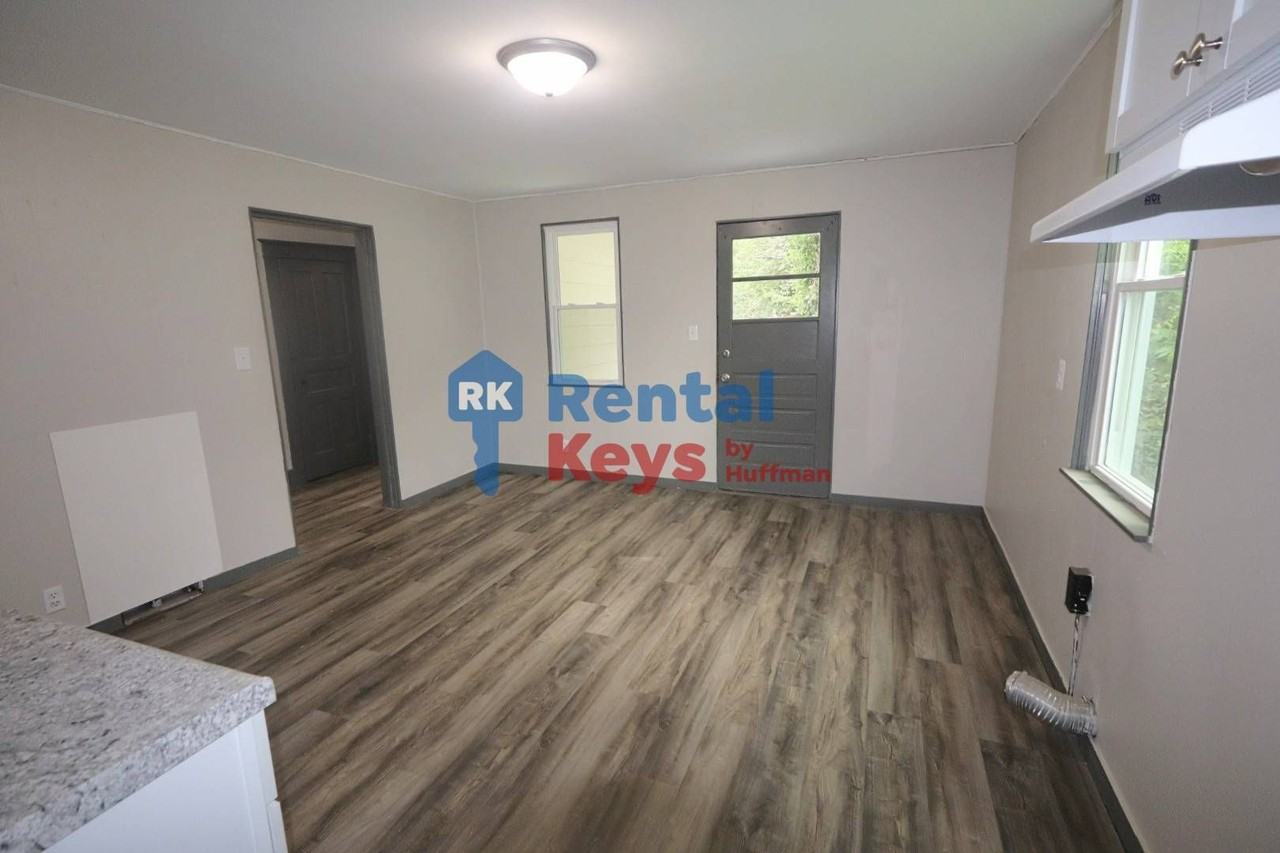 513 S Denby Ave - Photo 6 of 23