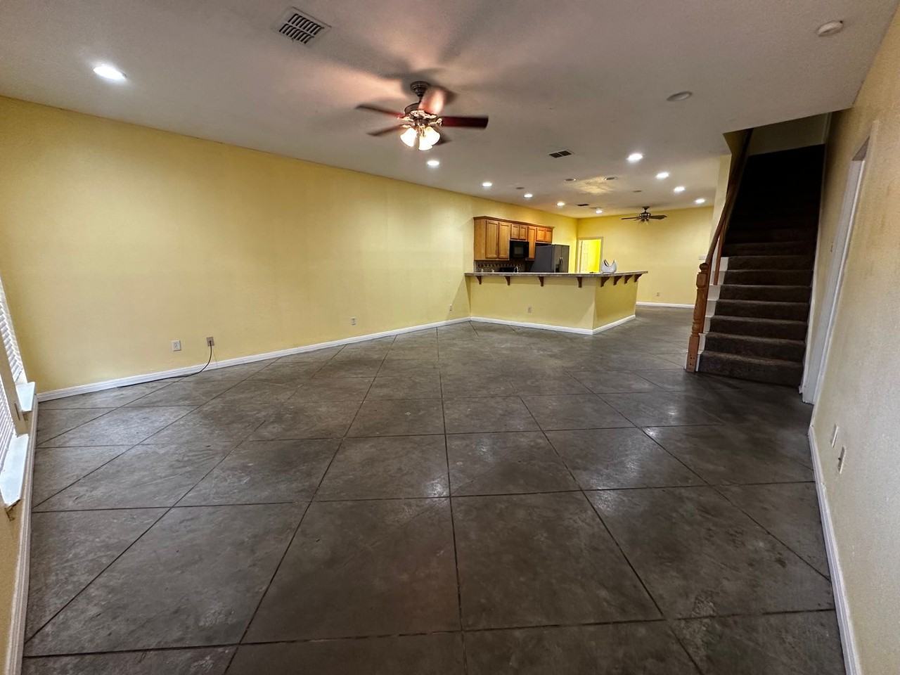 900 Oakwood Ave - Photo 3 of 31