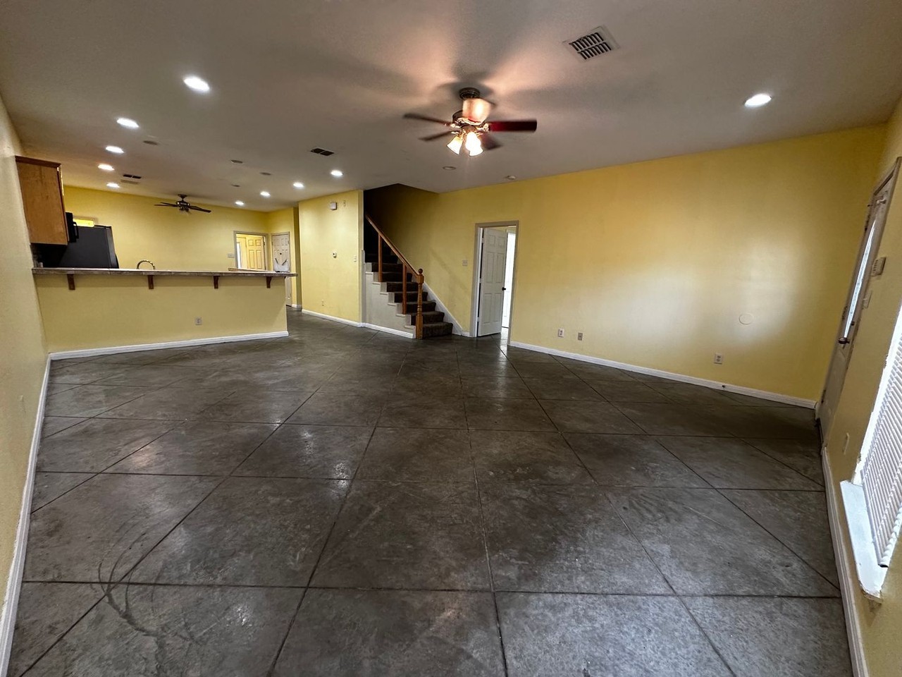 900 Oakwood Ave - Photo 4 of 31