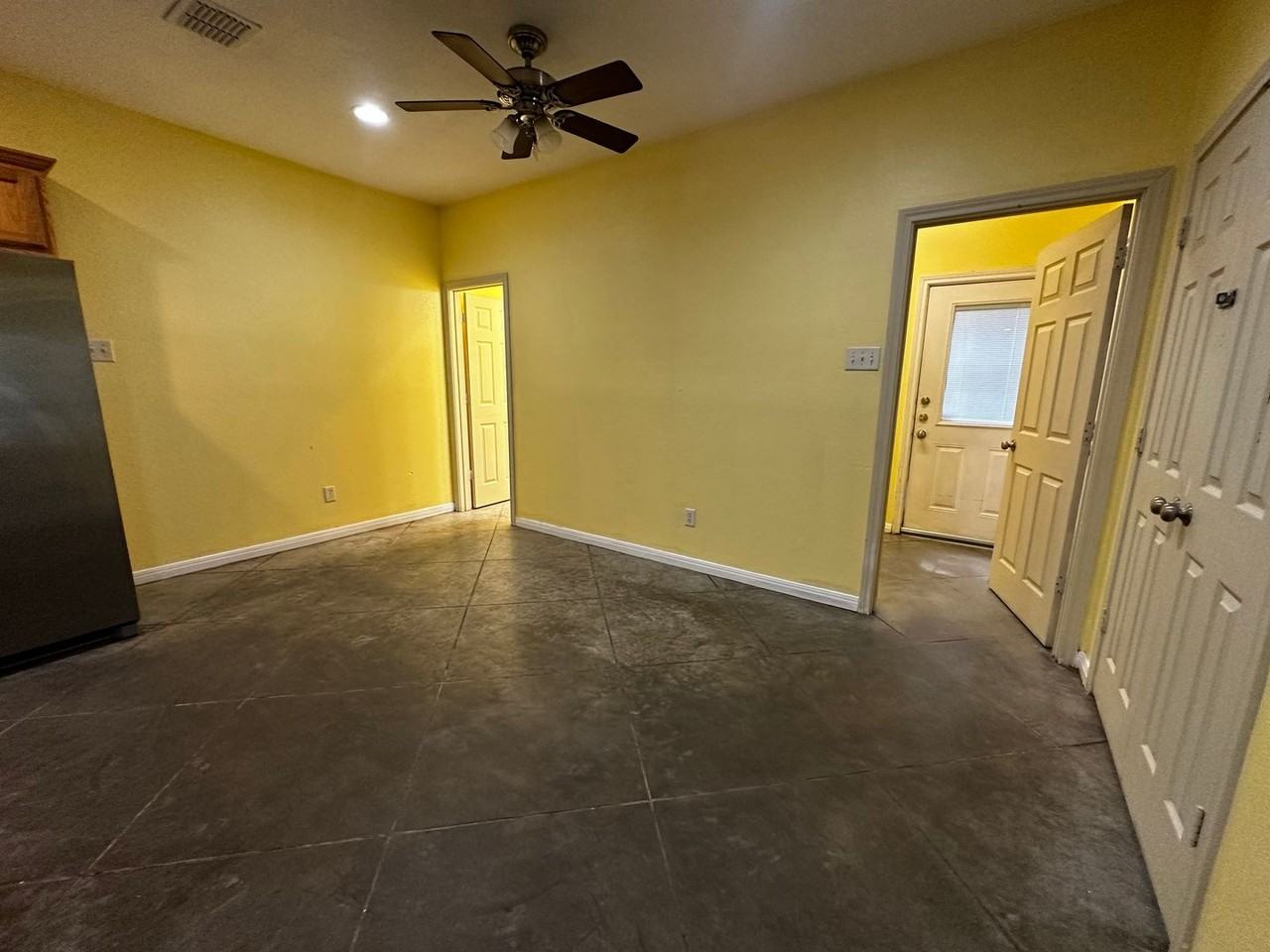 900 Oakwood Ave - Photo 6 of 31