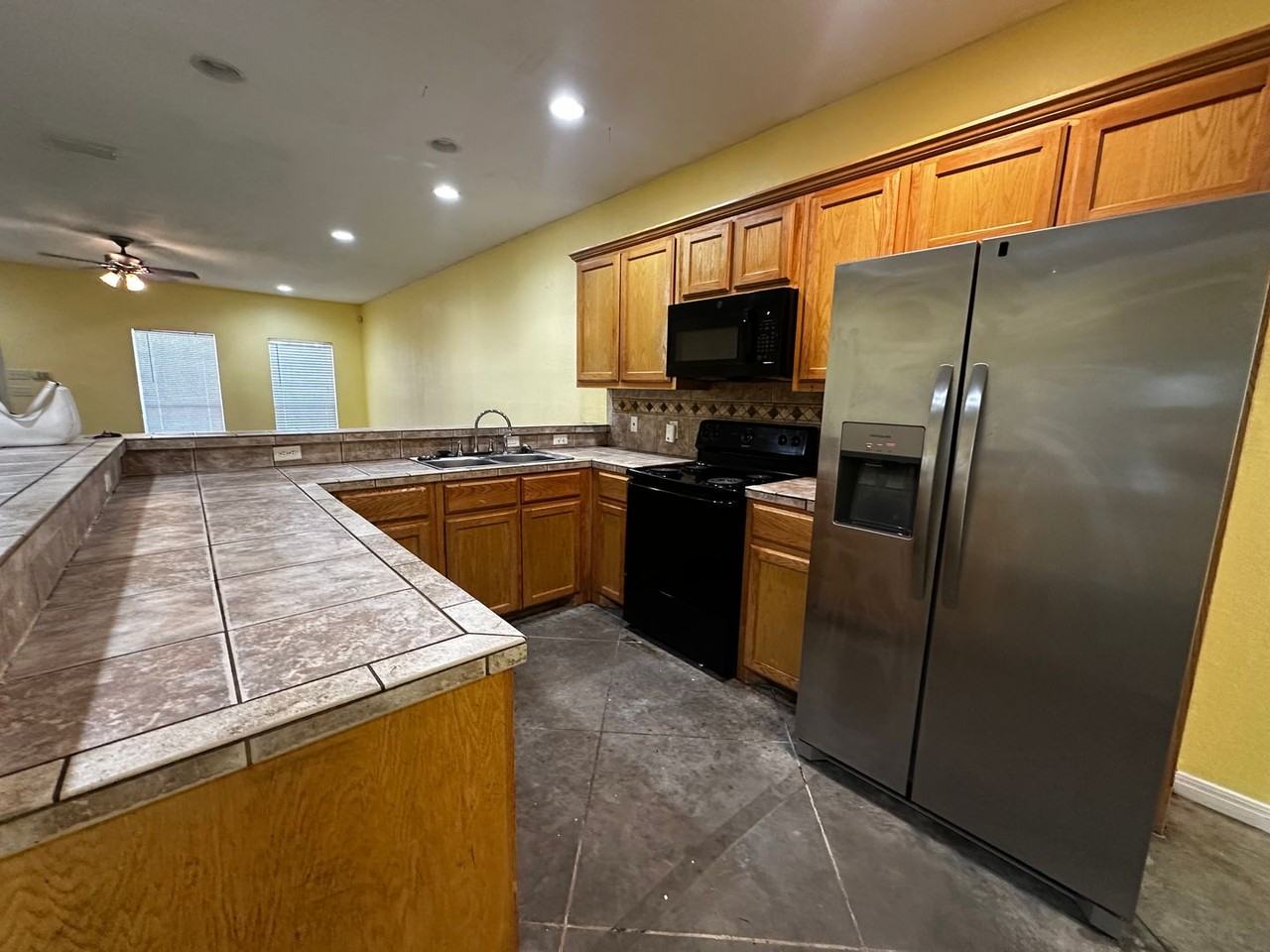 900 Oakwood Ave - Photo 7 of 31