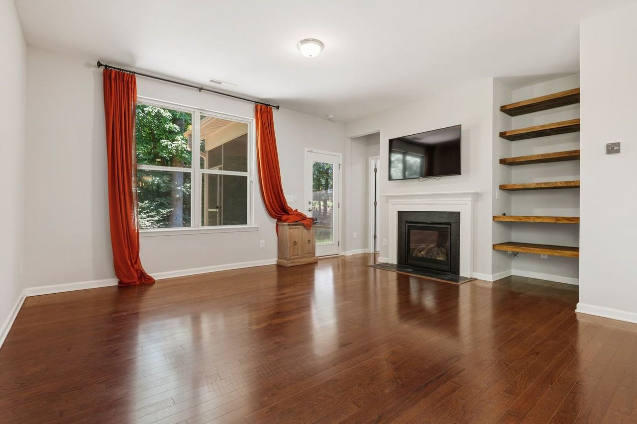 17 Rattan Bay Ct - Photo 2 of 26