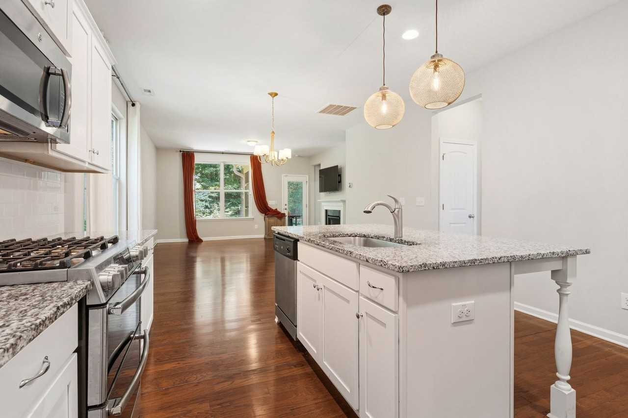 17 Rattan Bay Ct - Photo 5 of 26