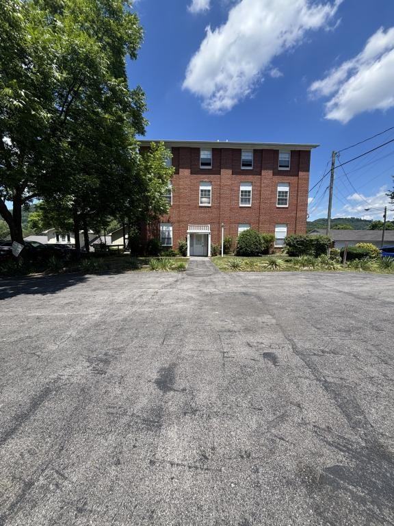 101 W Broadway St - Photo 2 of 28