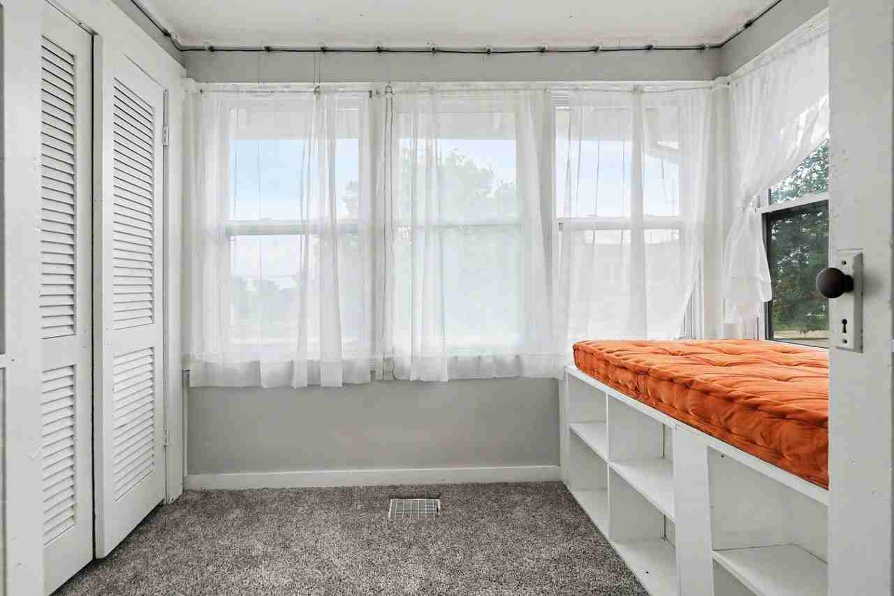2818 N 45th St - Photo 3 of 22