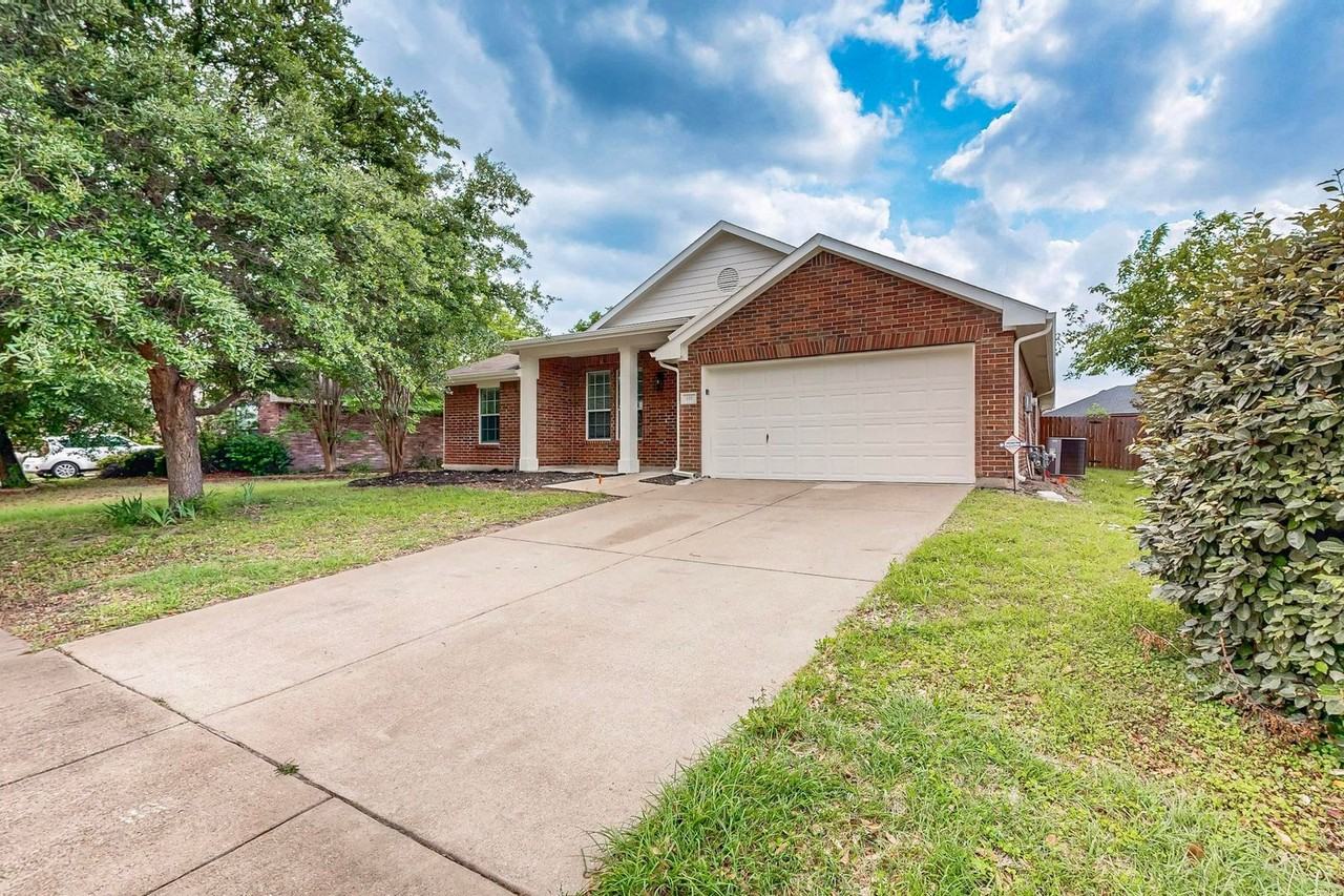 123 Hackberry Trl - Photo 3 of 44