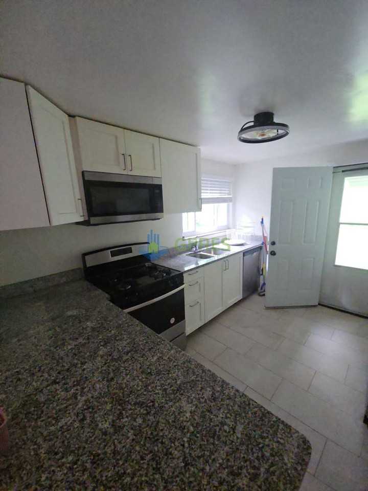 1216 Universal Rd - Photo 3 of 15