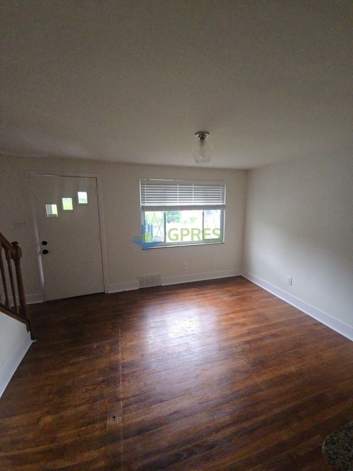 1216 Universal Rd - Photo 4 of 15