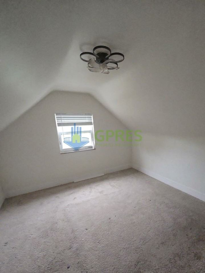 1216 Universal Rd - Photo 5 of 15