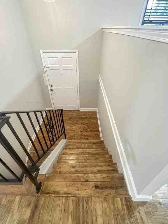 120 Eastway Ln - Photo 3 of 18