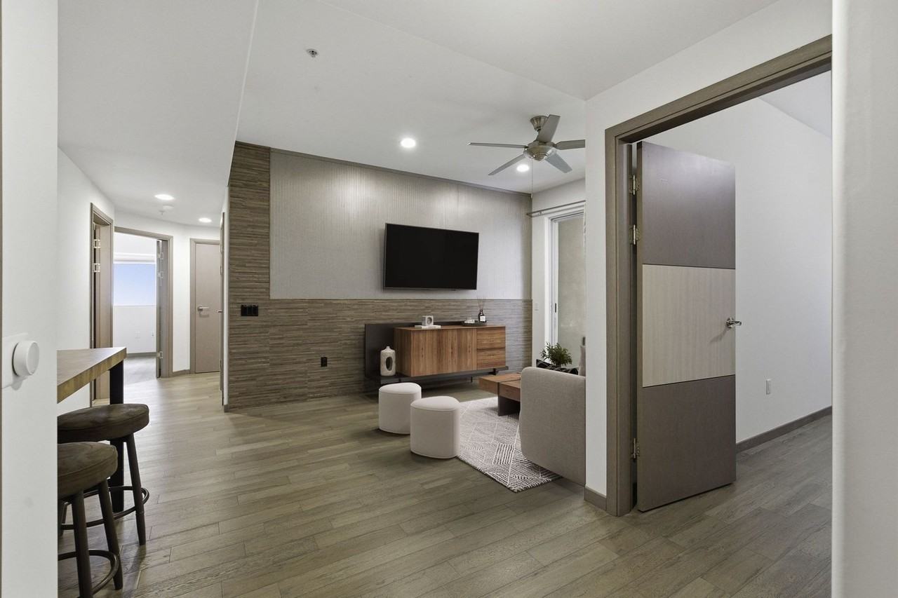 903 S New Hampshire Ave #202 - Photo 3 of 44
