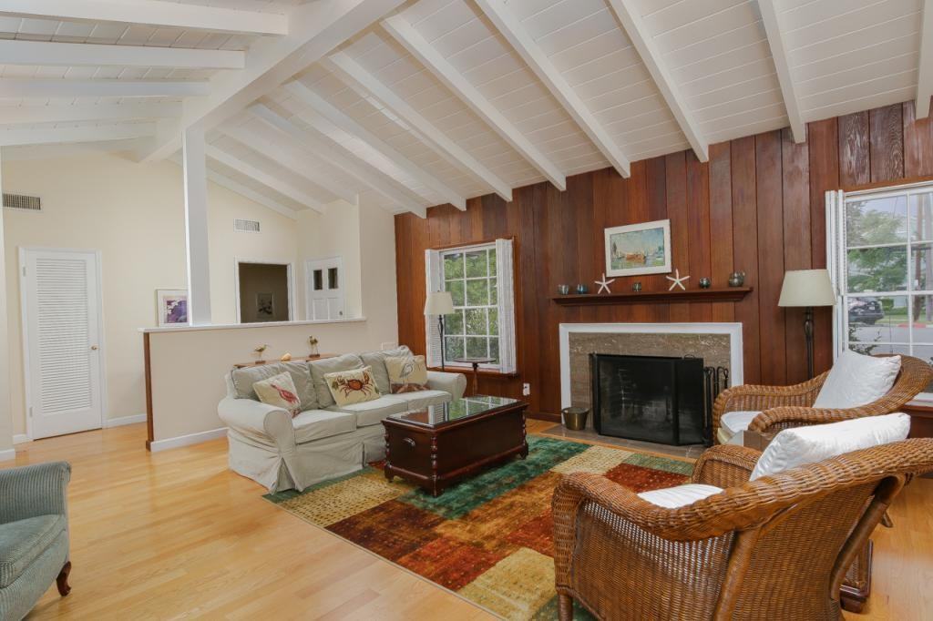 1045 Adella Ave - Photo 3 of 25