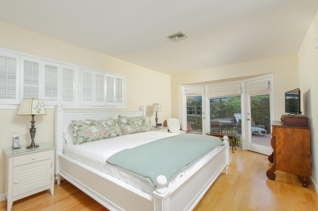 1045 Adella Ave - Photo 7 of 25