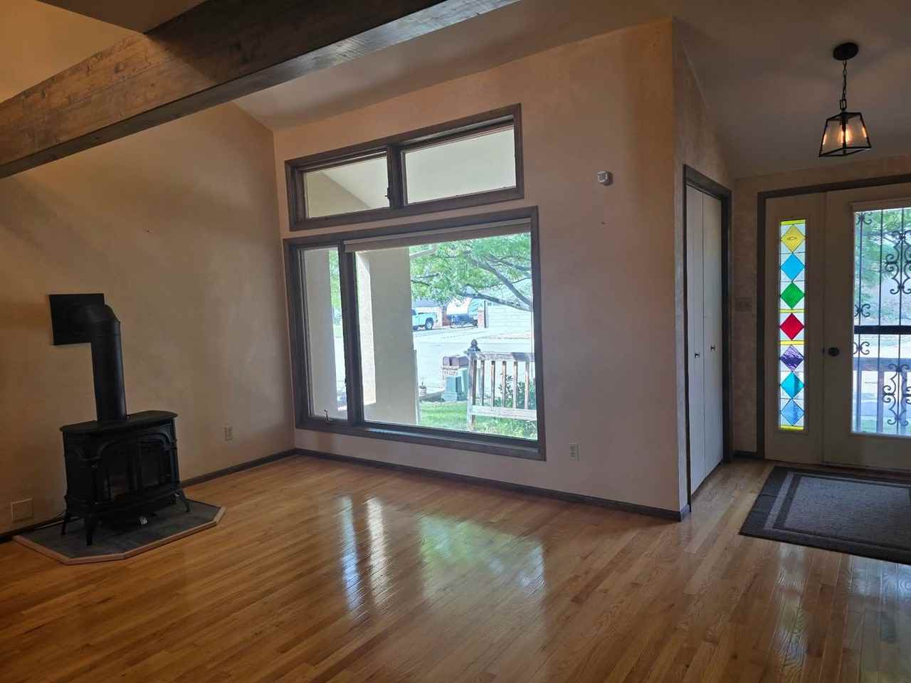 711 W 53rd St - Photo 3 of 27