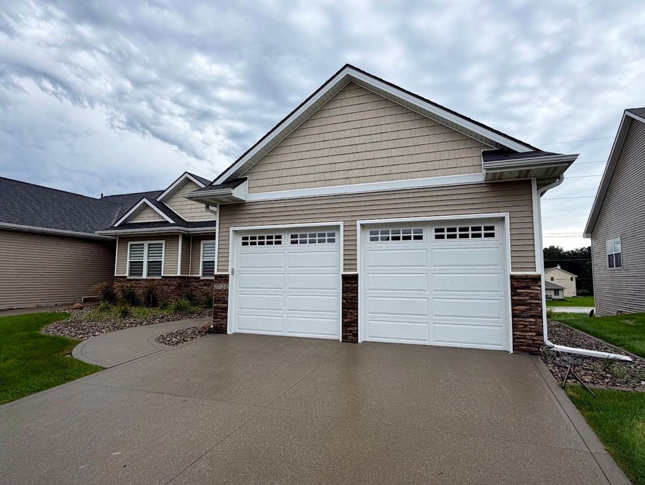 2717 2717 & 2721 London Dr - Photo 2 of 25