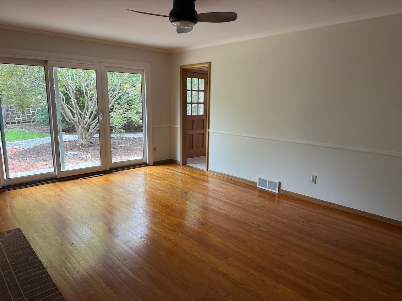2030 Chardon Rd - Photo 5 of 25