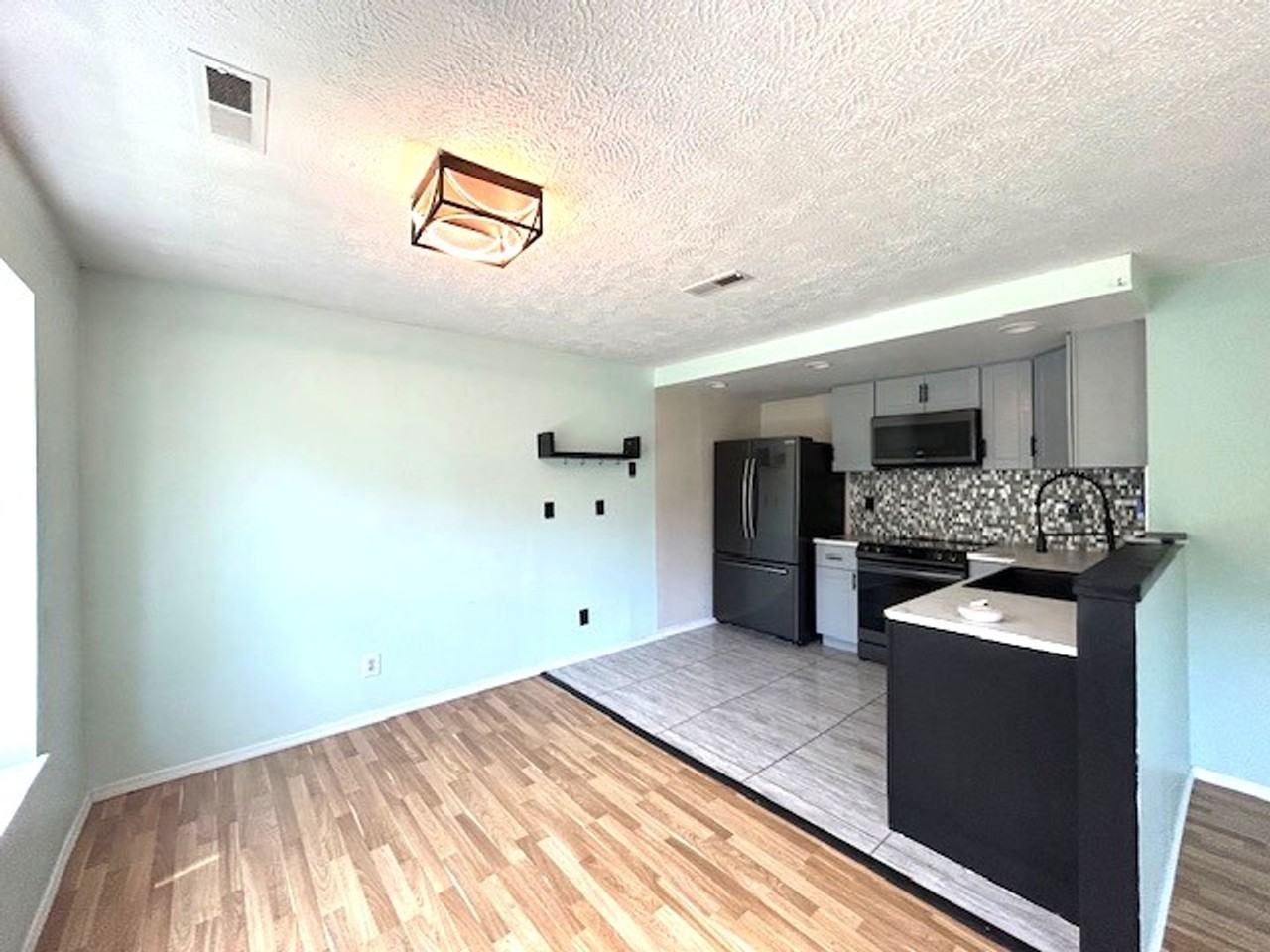 1019 Brittany Park Dr - Photo 5 of 19