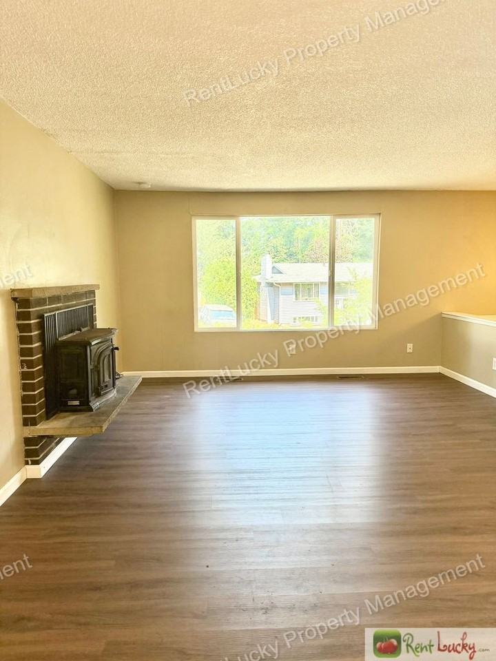 2525 S 302nd Pl - Photo 3 of 31