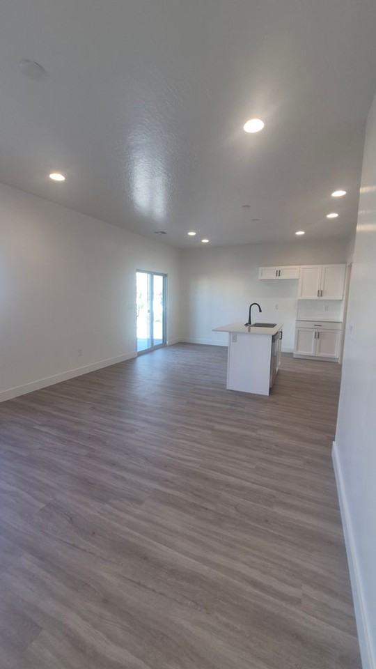 5677 S Weehawken Ln - Photo 4 of 24