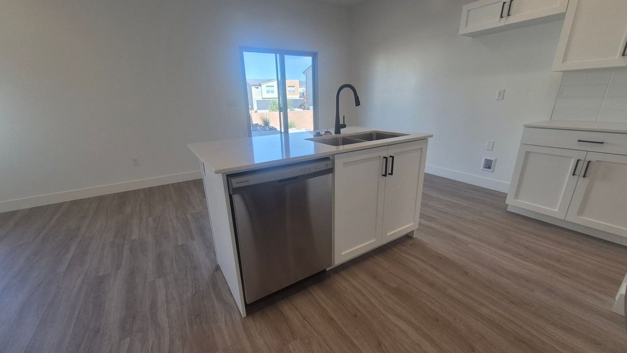 5677 S Weehawken Ln - Photo 5 of 24